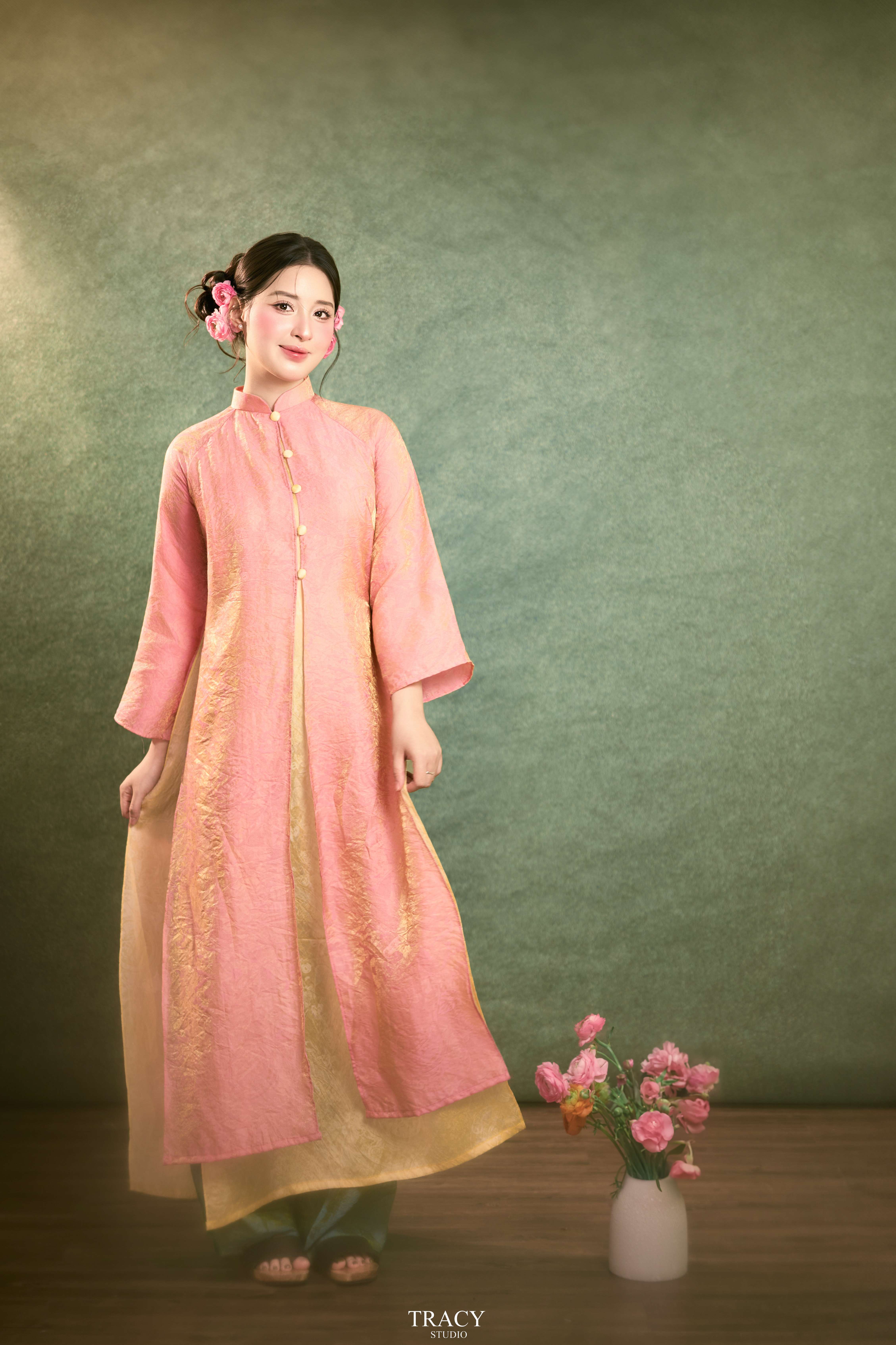 frontend/img/gallery/tinh-khoi-ao-dai-viet/tracy-studio-chup-concept-tet-diep-hong (8).jpg